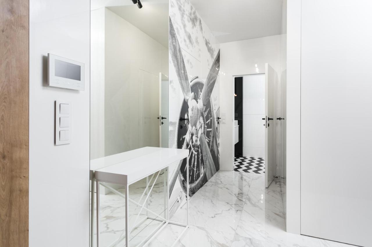 ורשה Luxury Apartments Mennica Residence - Golden Apartments - City Center מראה חיצוני תמונה