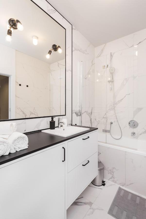 ורשה Luxury Apartments Mennica Residence - Golden Apartments - City Center מראה חיצוני תמונה